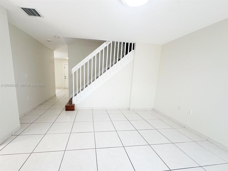 For Rent: $3,350 (3 beds, 2 baths, 1368 Square Feet)