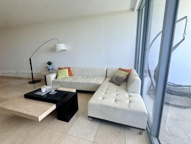 En Venta: $569,900 (2 camas, 2 baños, 1174 Pies cuadrados)