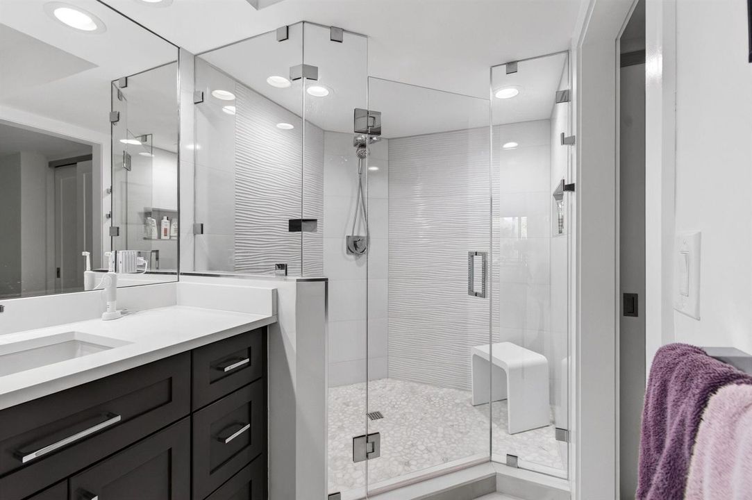Primary en Suite Bathroom