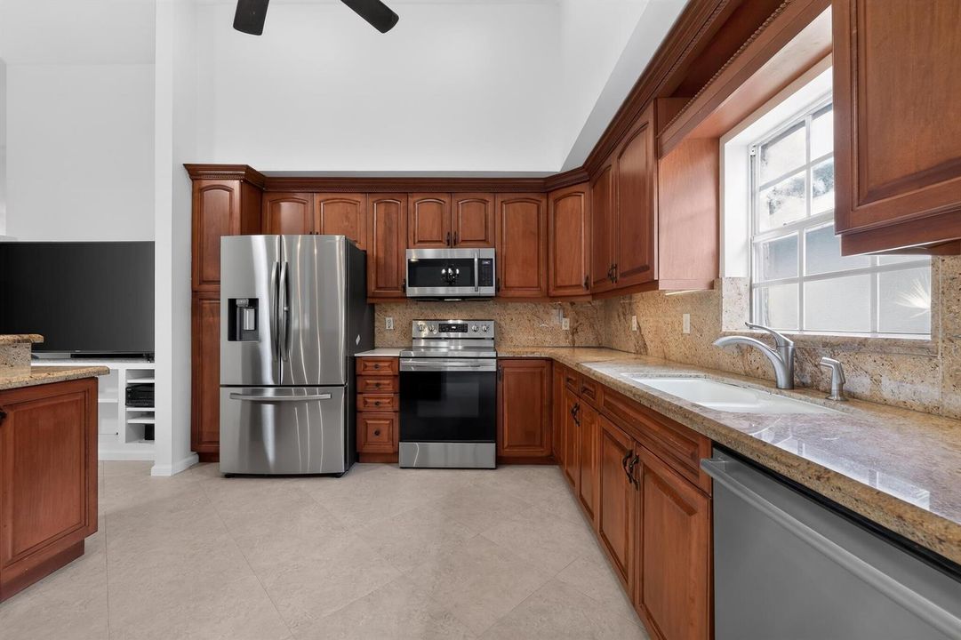 20_3882_Dafilee_Cir-Kitchen-0046