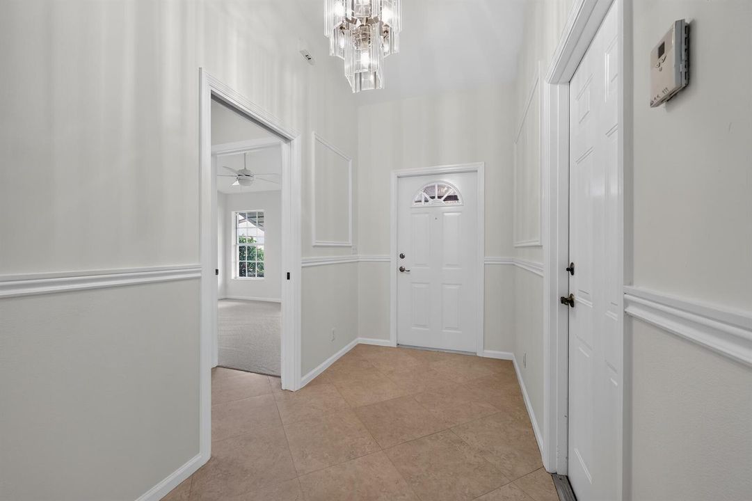 10_3882_Dafilee_Cir-Foyer-0016