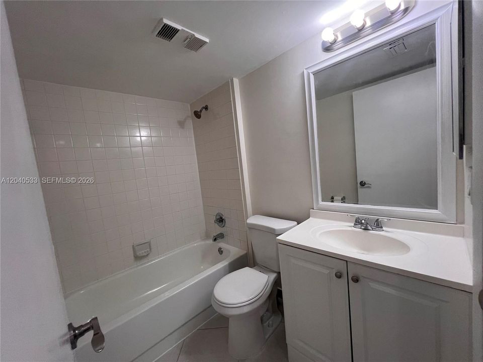 For Rent: $2,300 (2 beds, 2 baths, 950 Square Feet)