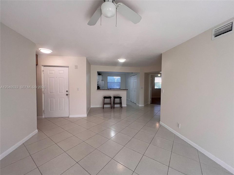 For Rent: $2,300 (2 beds, 2 baths, 950 Square Feet)