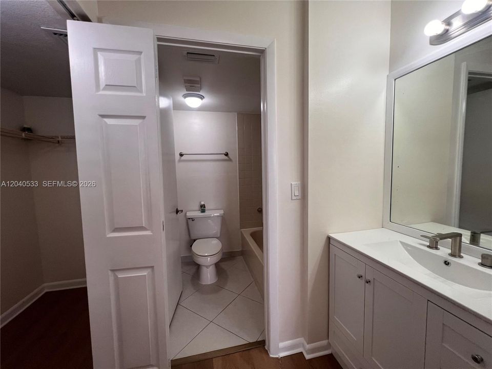 For Rent: $2,300 (2 beds, 2 baths, 950 Square Feet)