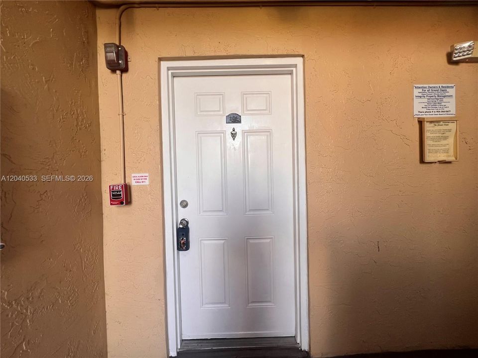 For Rent: $2,300 (2 beds, 2 baths, 950 Square Feet)
