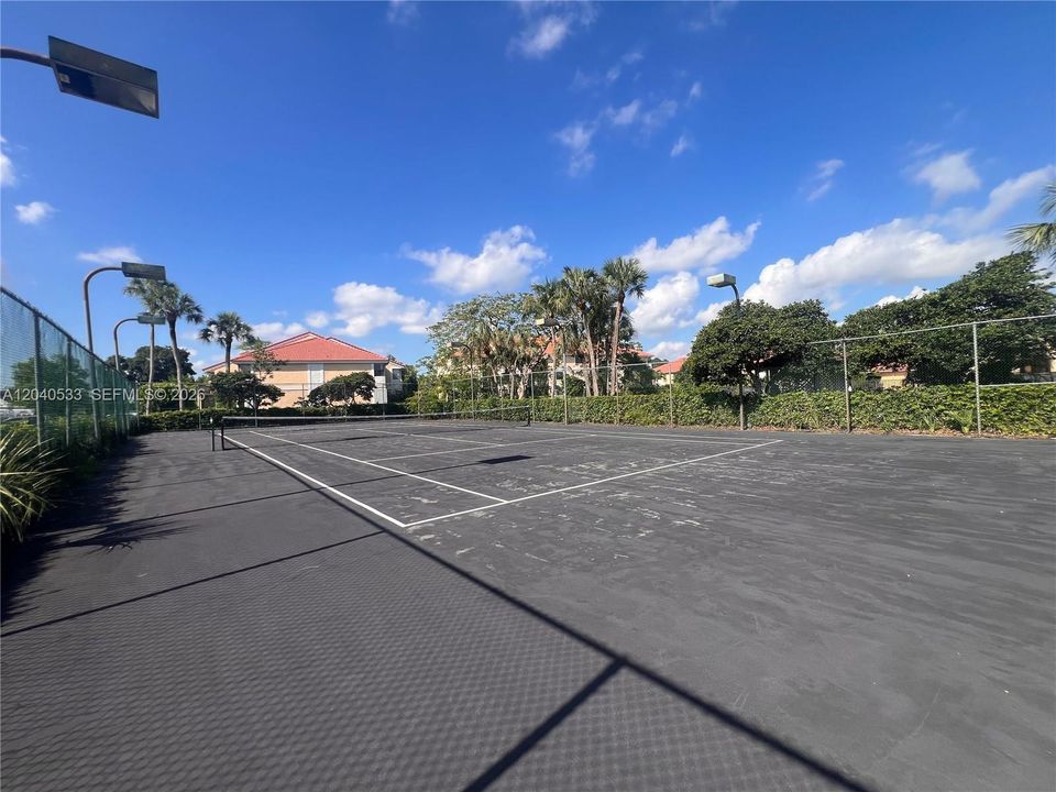 For Rent: $2,300 (2 beds, 2 baths, 950 Square Feet)