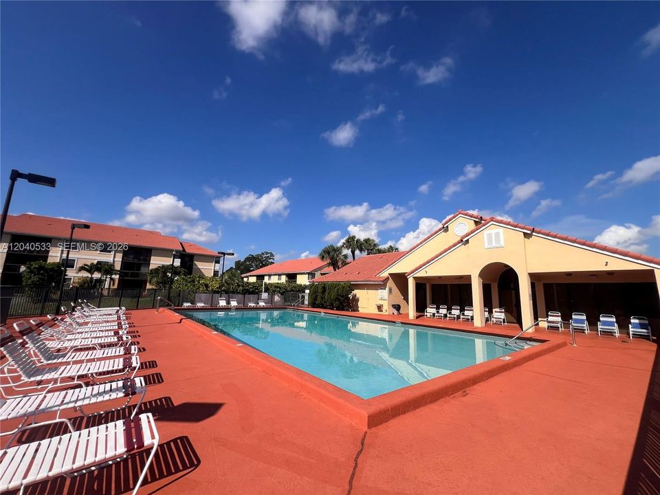 For Rent: $2,300 (2 beds, 2 baths, 950 Square Feet)
