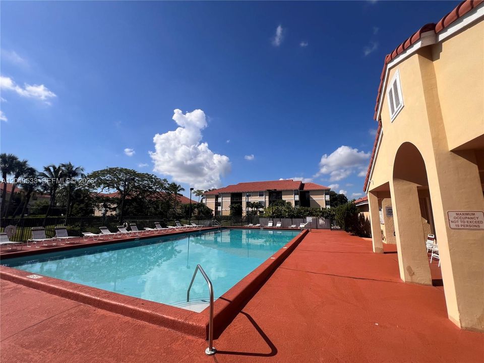 For Rent: $2,300 (2 beds, 2 baths, 950 Square Feet)