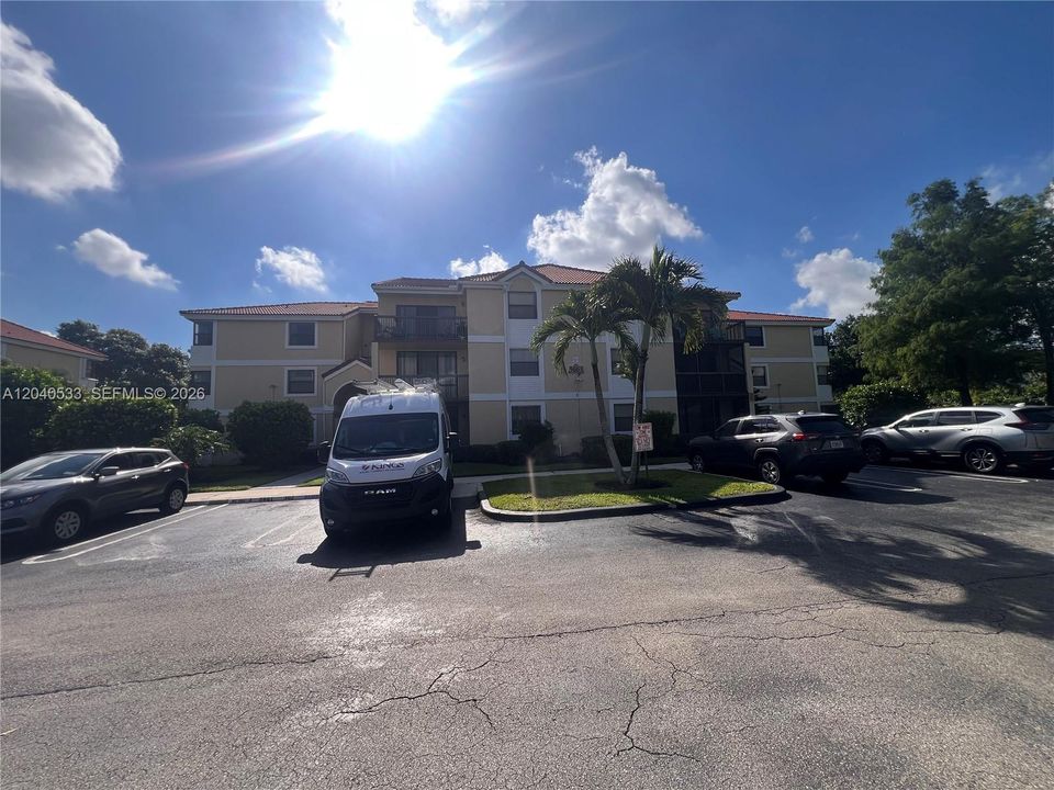 For Rent: $2,300 (2 beds, 2 baths, 950 Square Feet)