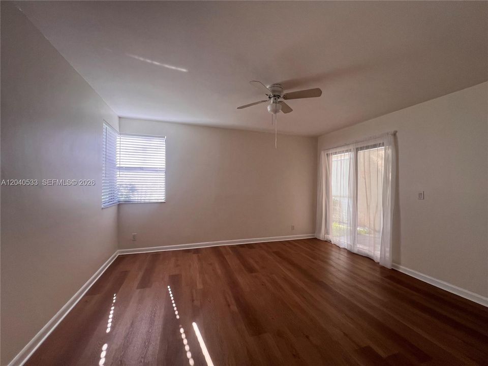 For Rent: $2,300 (2 beds, 2 baths, 950 Square Feet)