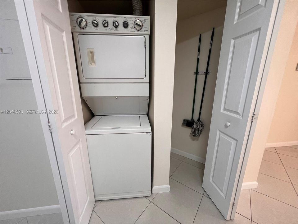 For Rent: $2,300 (2 beds, 2 baths, 950 Square Feet)