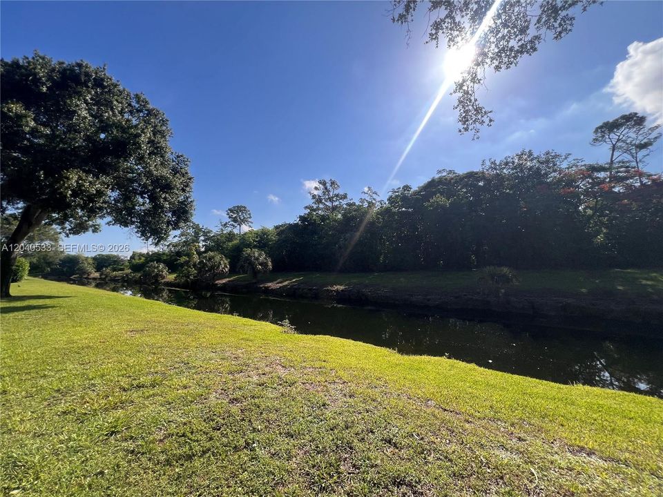For Rent: $2,300 (2 beds, 2 baths, 950 Square Feet)