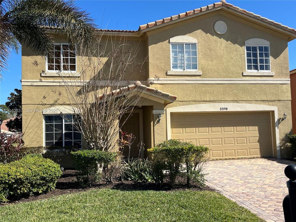 For Rent: $2,900 (5 beds, 3 baths, 1480 Square Feet)