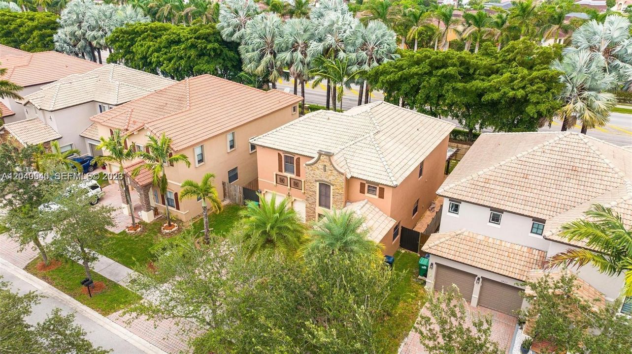 В аренду: $3,600 (3 спален, 2 ванн, 2421 Квадратных фут)