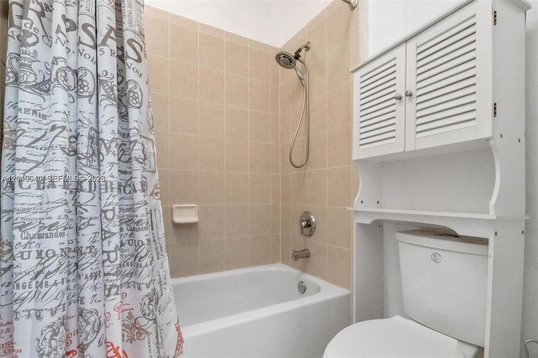 В аренду: $3,600 (3 спален, 2 ванн, 2421 Квадратных фут)
