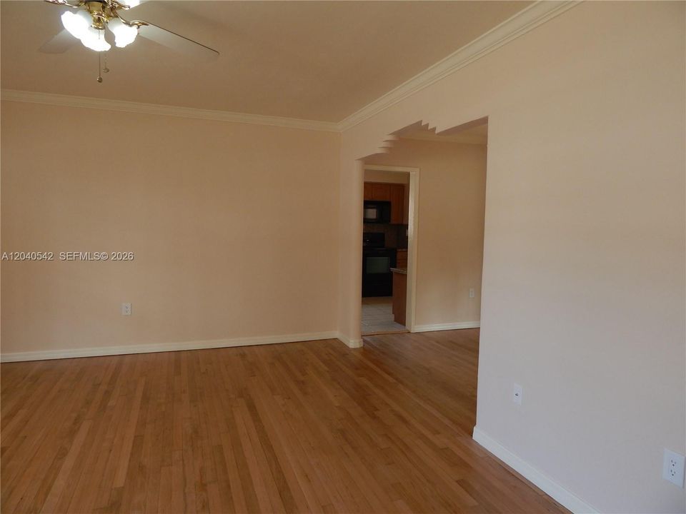 В аренду: $2,700 (2 спален, 1 ванн, 913 Квадратных фут)