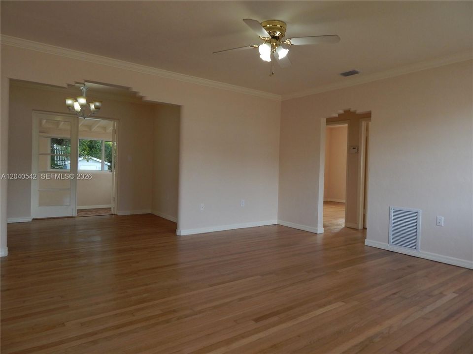 В аренду: $2,700 (2 спален, 1 ванн, 913 Квадратных фут)