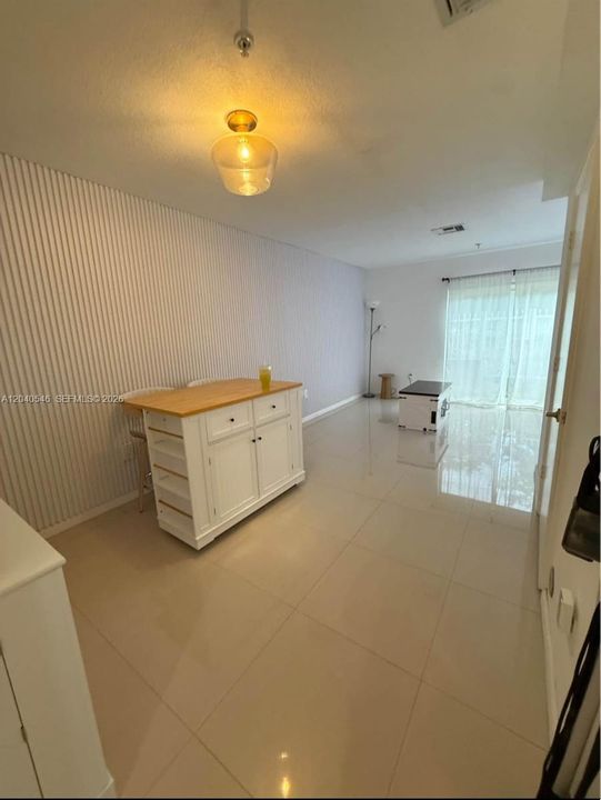 В аренду: $2,800 (3 спален, 2 ванн, 1182 Квадратных фут)