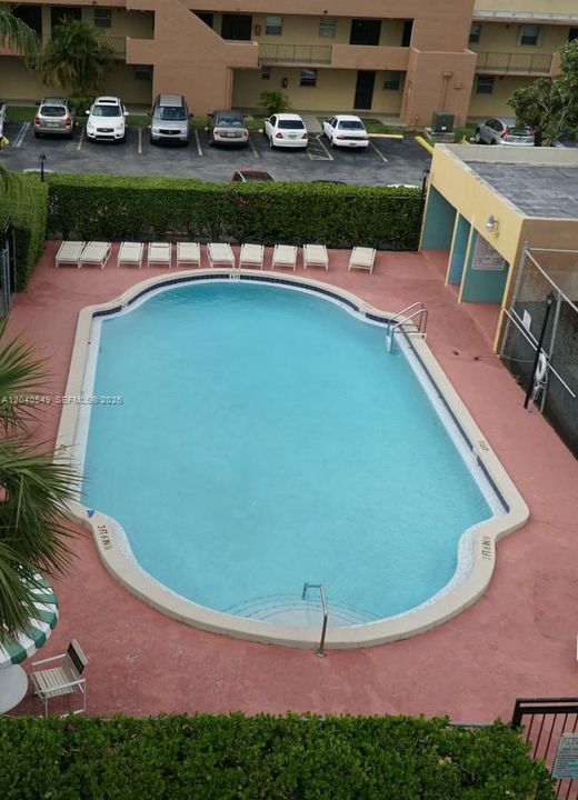 For Rent: $2,150 (1 beds, 1 baths, 922 Square Feet)