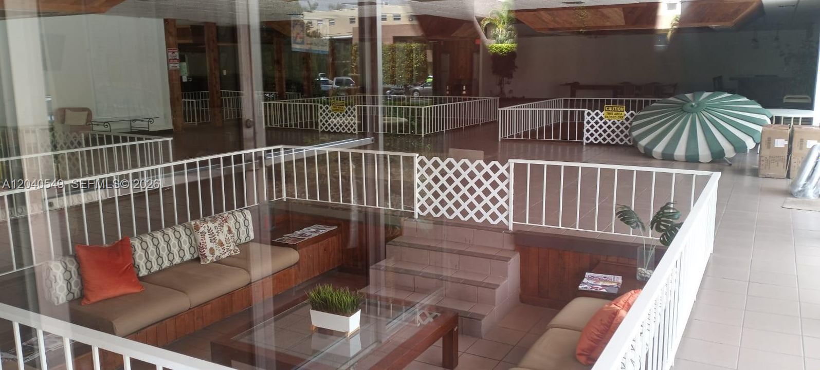 For Rent: $2,150 (1 beds, 1 baths, 922 Square Feet)