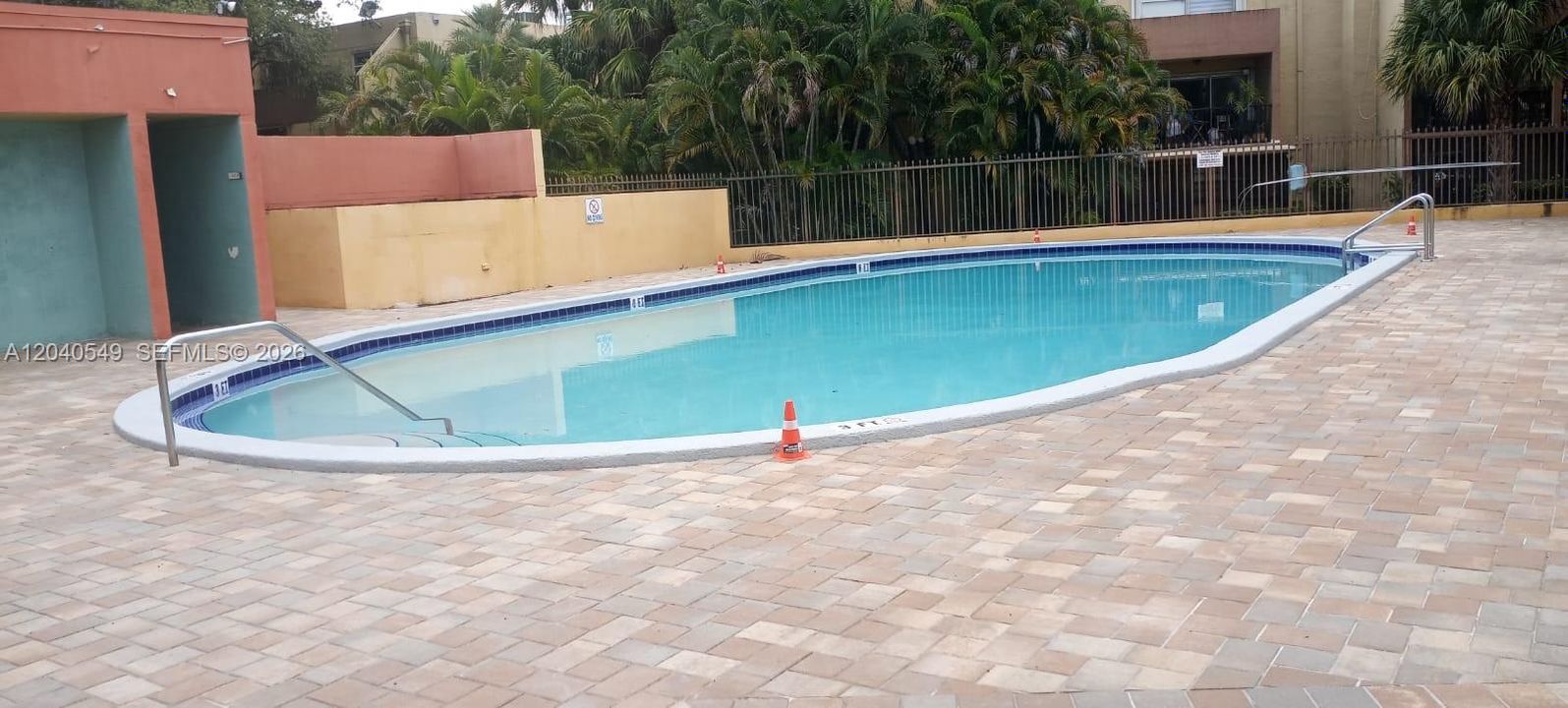 For Rent: $2,150 (1 beds, 1 baths, 922 Square Feet)