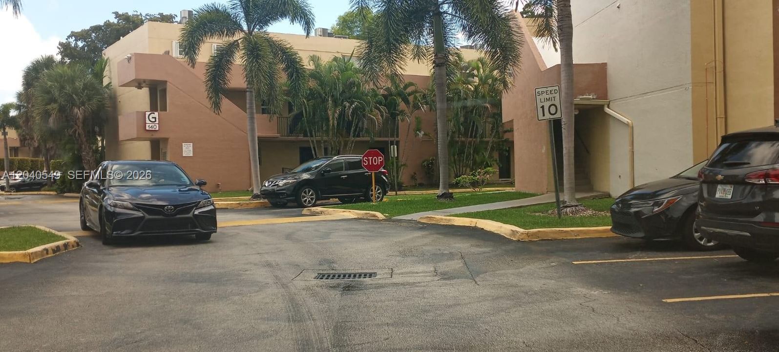 For Rent: $2,150 (1 beds, 1 baths, 922 Square Feet)