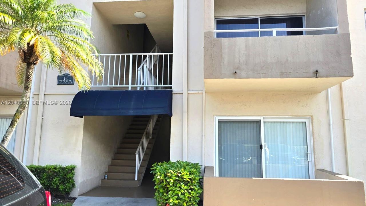 For Sale: $315,000 (2 beds, 1 baths, 900 Square Feet)
