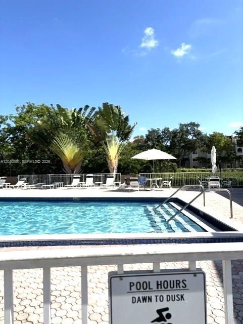 For Sale: $315,000 (2 beds, 1 baths, 900 Square Feet)