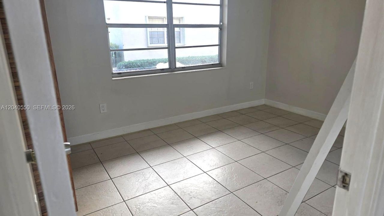 For Sale: $315,000 (2 beds, 1 baths, 900 Square Feet)