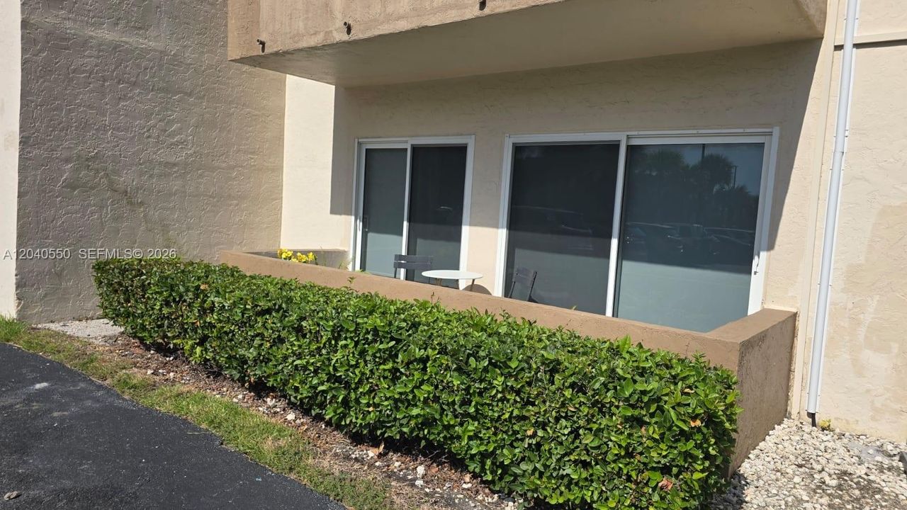 For Sale: $315,000 (2 beds, 1 baths, 900 Square Feet)