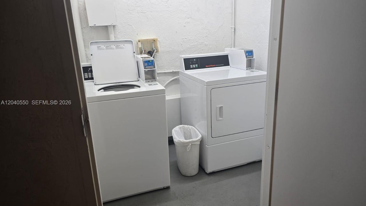 For Sale: $315,000 (2 beds, 1 baths, 900 Square Feet)