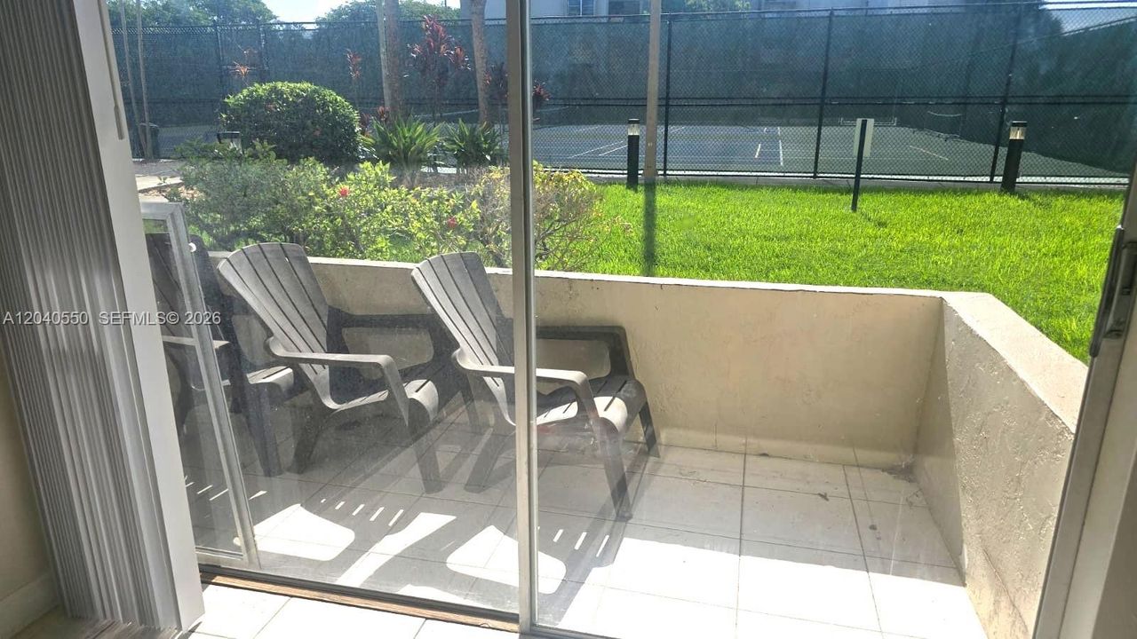 For Sale: $315,000 (2 beds, 1 baths, 900 Square Feet)