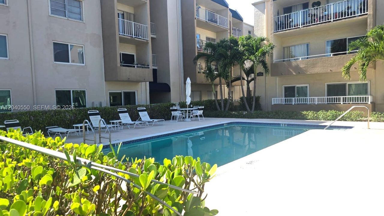 For Sale: $315,000 (2 beds, 1 baths, 900 Square Feet)