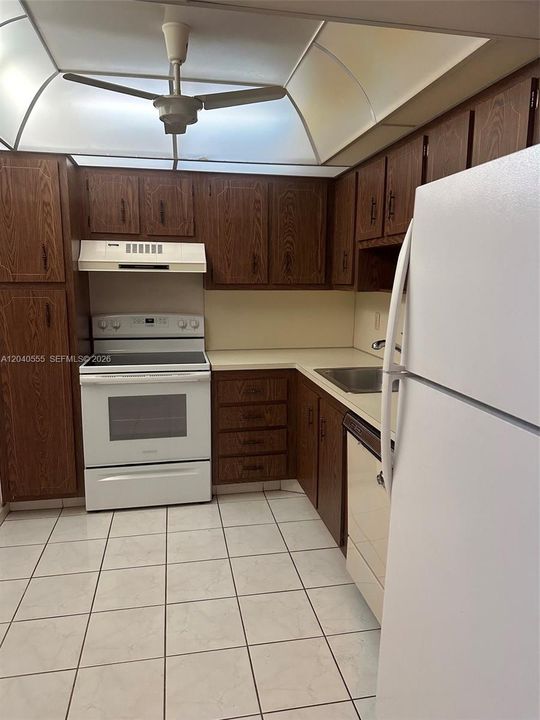 For Sale: $134,900 (2 beds, 2 baths, 980 Square Feet)