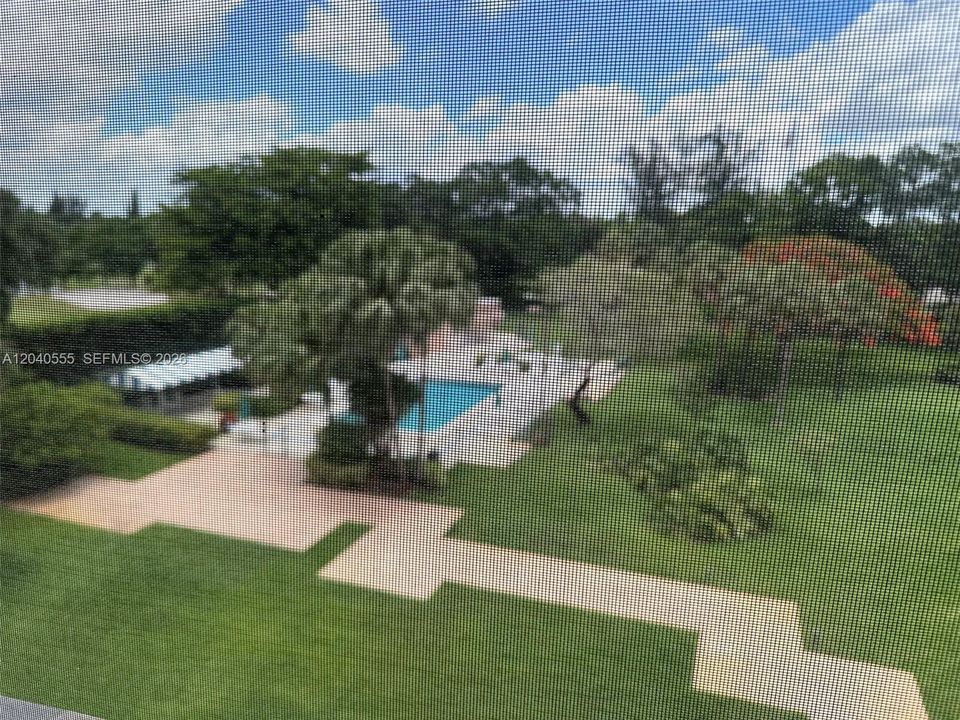 For Sale: $134,900 (2 beds, 2 baths, 980 Square Feet)