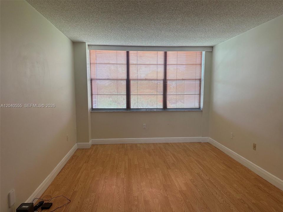 For Sale: $134,900 (2 beds, 2 baths, 980 Square Feet)