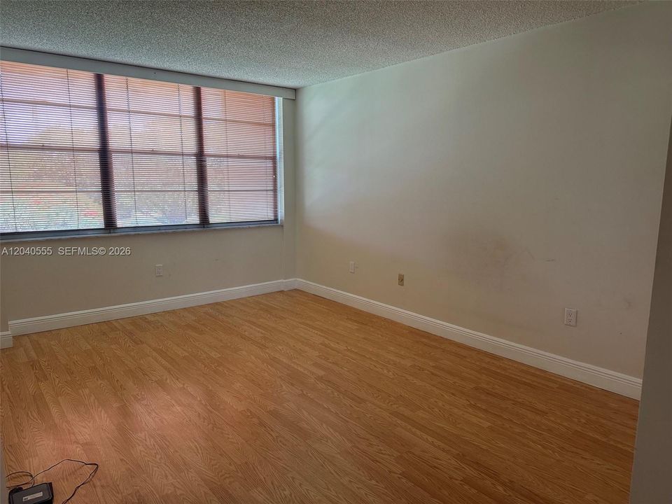 For Sale: $134,900 (2 beds, 2 baths, 980 Square Feet)
