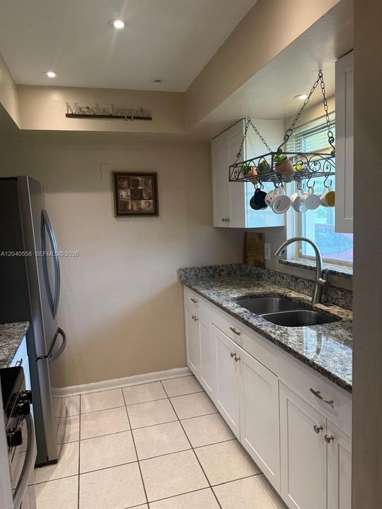 For Sale: $124,999 (2 beds, 2 baths, 990 Square Feet)