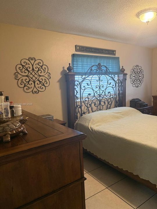 For Sale: $124,999 (2 beds, 2 baths, 990 Square Feet)