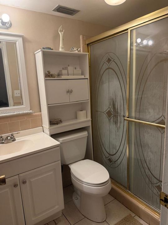 For Sale: $124,999 (2 beds, 2 baths, 990 Square Feet)
