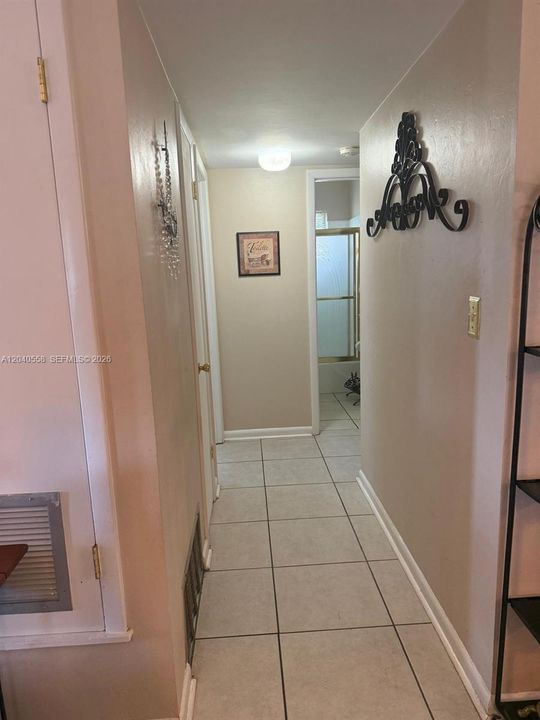 For Sale: $124,999 (2 beds, 2 baths, 990 Square Feet)