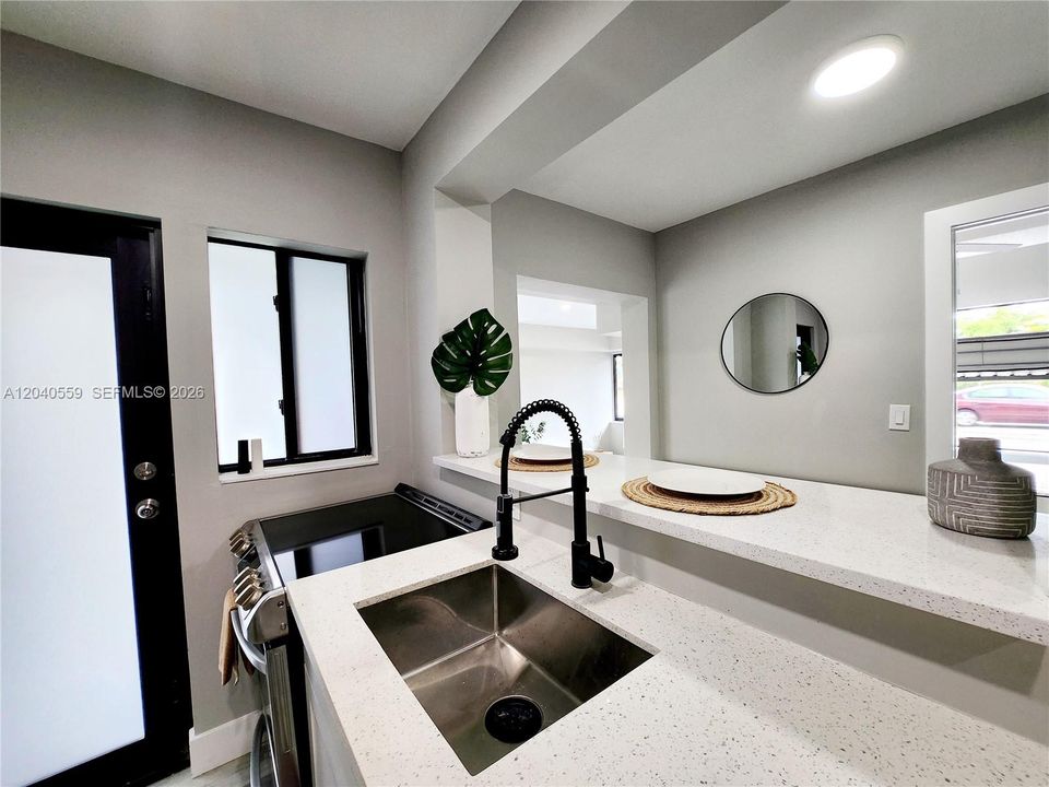 For Rent: $3,000 (3 beds, 1 baths, 2600 Square Feet)