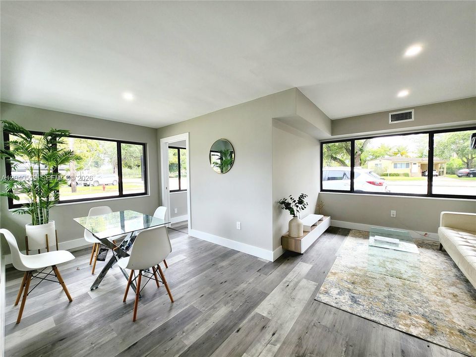 For Rent: $3,000 (3 beds, 1 baths, 2600 Square Feet)