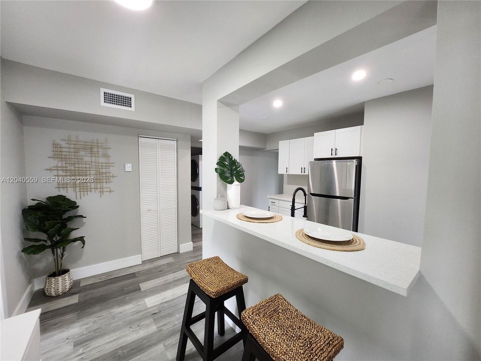 For Rent: $3,000 (3 beds, 1 baths, 2600 Square Feet)