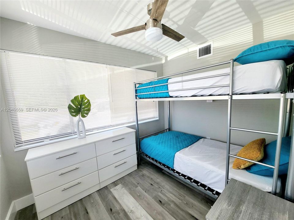 For Rent: $3,000 (3 beds, 1 baths, 2600 Square Feet)