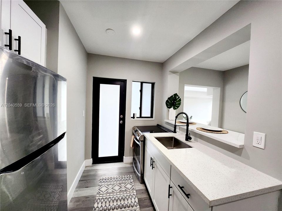 For Rent: $3,000 (3 beds, 1 baths, 2600 Square Feet)