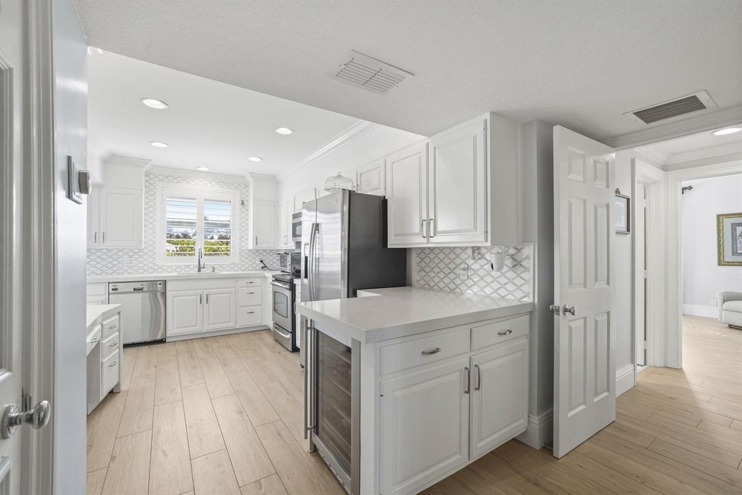 Kitchen with Bar