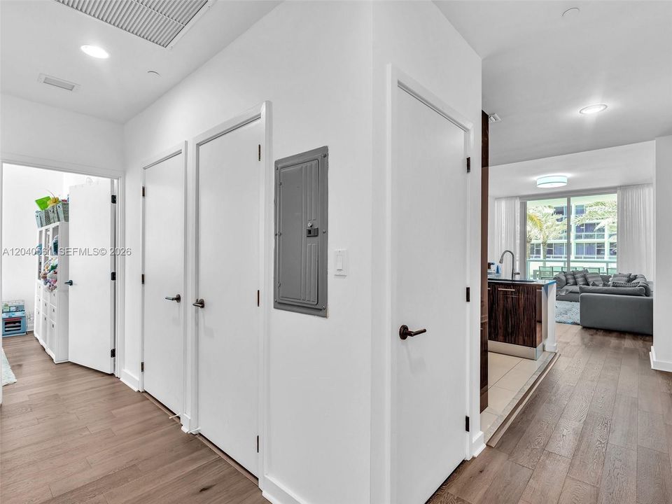 For Sale: $1,200,000 (2 beds, 2 baths, 1288 Square Feet)