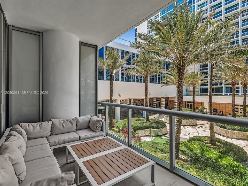 For Sale: $1,200,000 (2 beds, 2 baths, 1288 Square Feet)