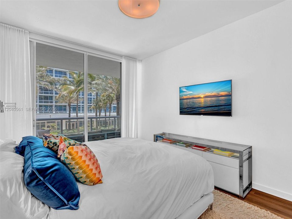 For Sale: $1,200,000 (2 beds, 2 baths, 1288 Square Feet)